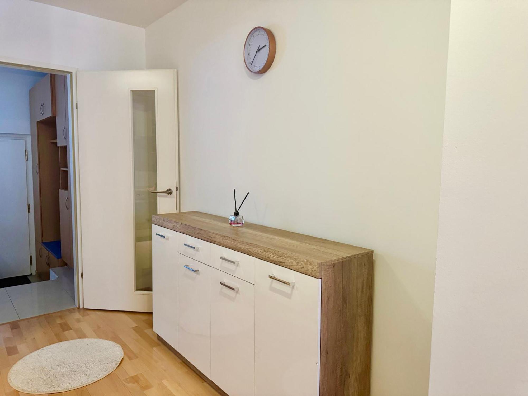 Spacious 90m2 Maisonette With Free Parking Apartment *